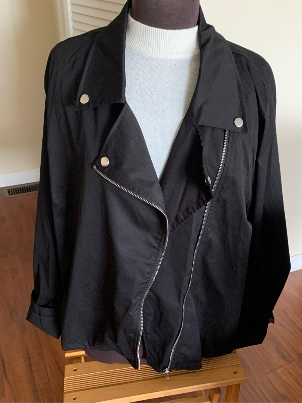 Black Asymmetric silver Zip Lightweight Women's 4X Jacket, like new condition